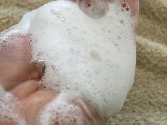 フラバンジェノールの石鹸の泡